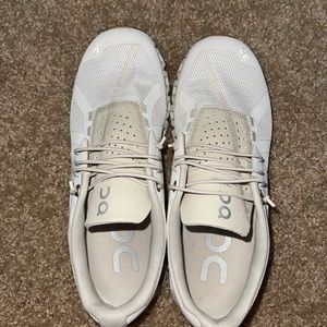 On cloud Running shoes